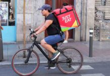 Multa a Just Eat de 187.000 euros por cesión ilegal de los Riders Multa a Just Eat de 187.000 euros por cesión ilegal de los Riders