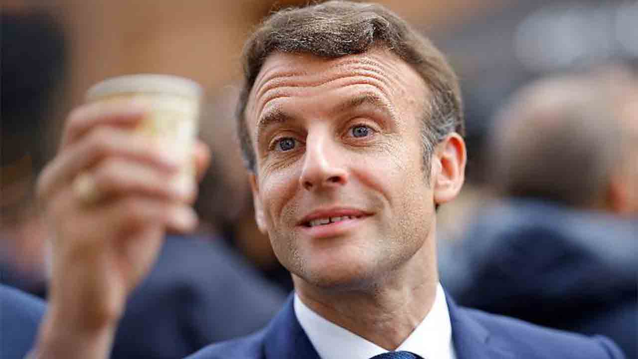 Los partidos de Francia exigen responsabilidades a Macron por su pacto con Uber