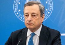 Mario Draghi presenta la dimisión tras rechazar su socio de coalición un voto de confianza Mario Draghi presenta la dimisión tras su rechazar su socio de coalición un voto de confianza