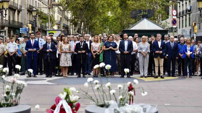 Barcelona rinde homenaje a las víctimas del atentado del 17-A en su quinto aniversario