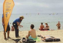 Prohibido fumar en las playas de Barcelona desde este lunes Prohibido fumar en las playas de Barcelona desde este lunes