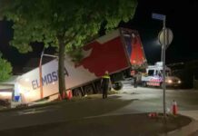 Seis muertos por el accidente de un camión contra una barbacoa de vecinos en Países Bajos Seis muertos por el accidente de un camión contra una barbacoa de vecinos en Países Bajos