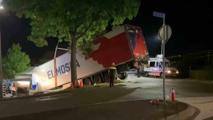 Seis muertos por el accidente de un camión contra una barbacoa de vecinos en Países Bajos