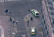 Apuñalan a dos policías en el centro de Londres Apuñalan a dos policías en el centro de Londres