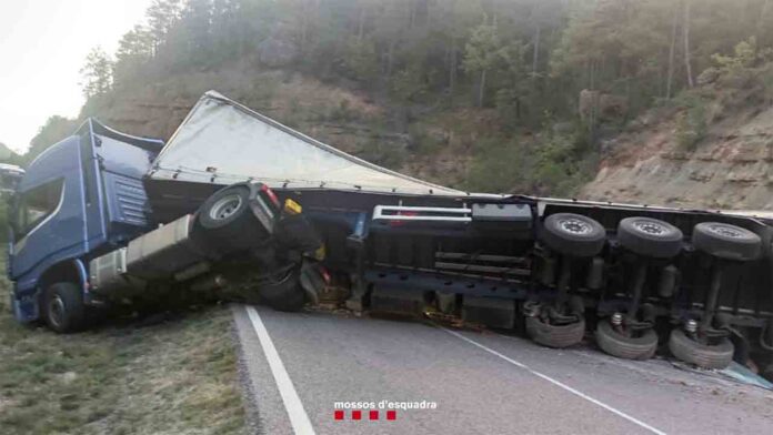 Los Mossos detienen al camionero accidentado en Lladurs (Lleida)