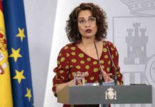 Hacienda baja el IRPF a rentas de hasta 21.000 euros y crea un impuesto a grandes fortunas Hacienda baja el IRPF a rentas de hasta 21.000 euros y crea un impuesto a grandes fortunas