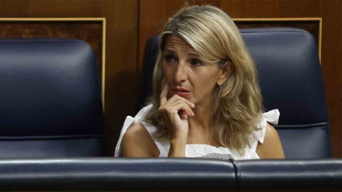 Yolanda Díaz acusa al PP de 'dumping fiscal' por la eliminación del impuesto en Andalucía
