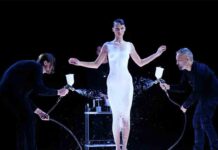 El vestido hecho con spray sobre Bella Hadid El vestido hecho con spray sobre Bella Hadid