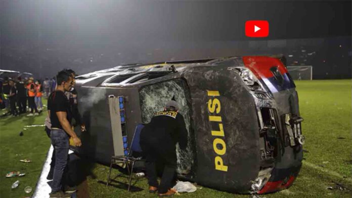 Más de 170 muertos en una estampida en un campo de fútbol en Indonesia