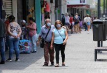 El paro baja en 27.027 personas en el mejor octubre de su historia El paro baja en 27.027 personas en el mejor octubre de su historia