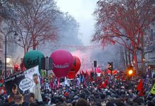 Cientos de miles de personas se manifiestan en Francia contra las reforma de las pensiones Cientos de miles de personas se manifiestan en Francia contra las reforma de las pensiones