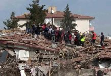 Al menos un muerto y 69 heridos a causa de otro terremoto en Turquía Al menos un muerto y 69 heridos a causa de otro terremoto en Turquía
