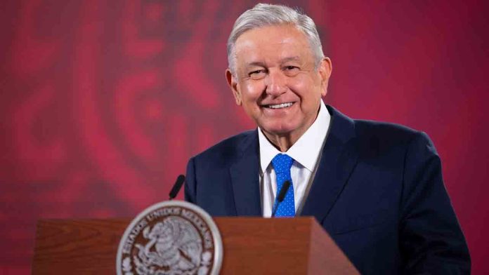 López Obrador pide a Felipe VI respeto y que conteste a sus misivas