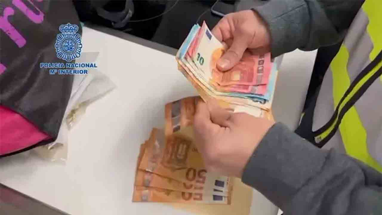 Un menor lidera un grupo acusado de estafar 350.000 euros en la banca online