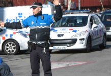 Un policía local de Alcobendas arroya a cinco personas al perder el control del vehículo Un policía local de Alcobendas arroya a cinco personas al perder el control del vehículo