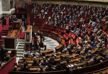 Fracasa la moción de censura contra Macron Fracasa la primera moción de censura contra Macron