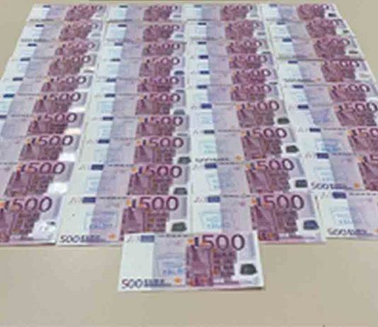 Desarticulada una red de distribución de billetes falsos de 500 euros en Marbella Desarticulada una red de distribución de billetes falsos de 500 euros en Málaga