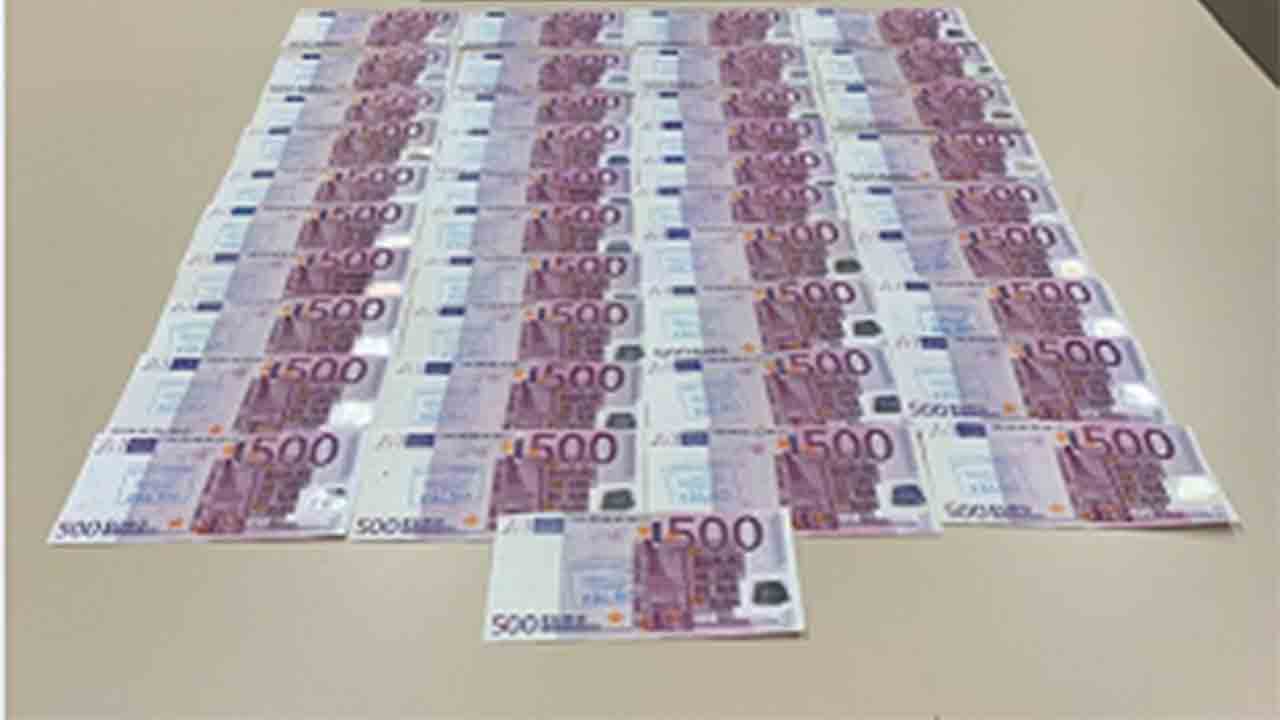 Desarticulada una red de distribución de billetes falsos de 500 euros en Málaga