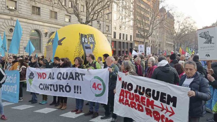 Manifestación en Barcelona contra la ampliación del aeropuerto