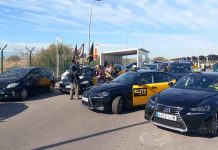 Vídeo | Desconvocada la movilización de los taxistas en el aeropuerto de El Prat Desconvocada la movilización de los taxistas en el aeropuerto de El Prat