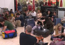 Un AVE Barcelona-Madrid dos horas parado en Tarragona por un incendio Un AVE Barcelona-Madrid dos horas parado en Tarragona por un incendio