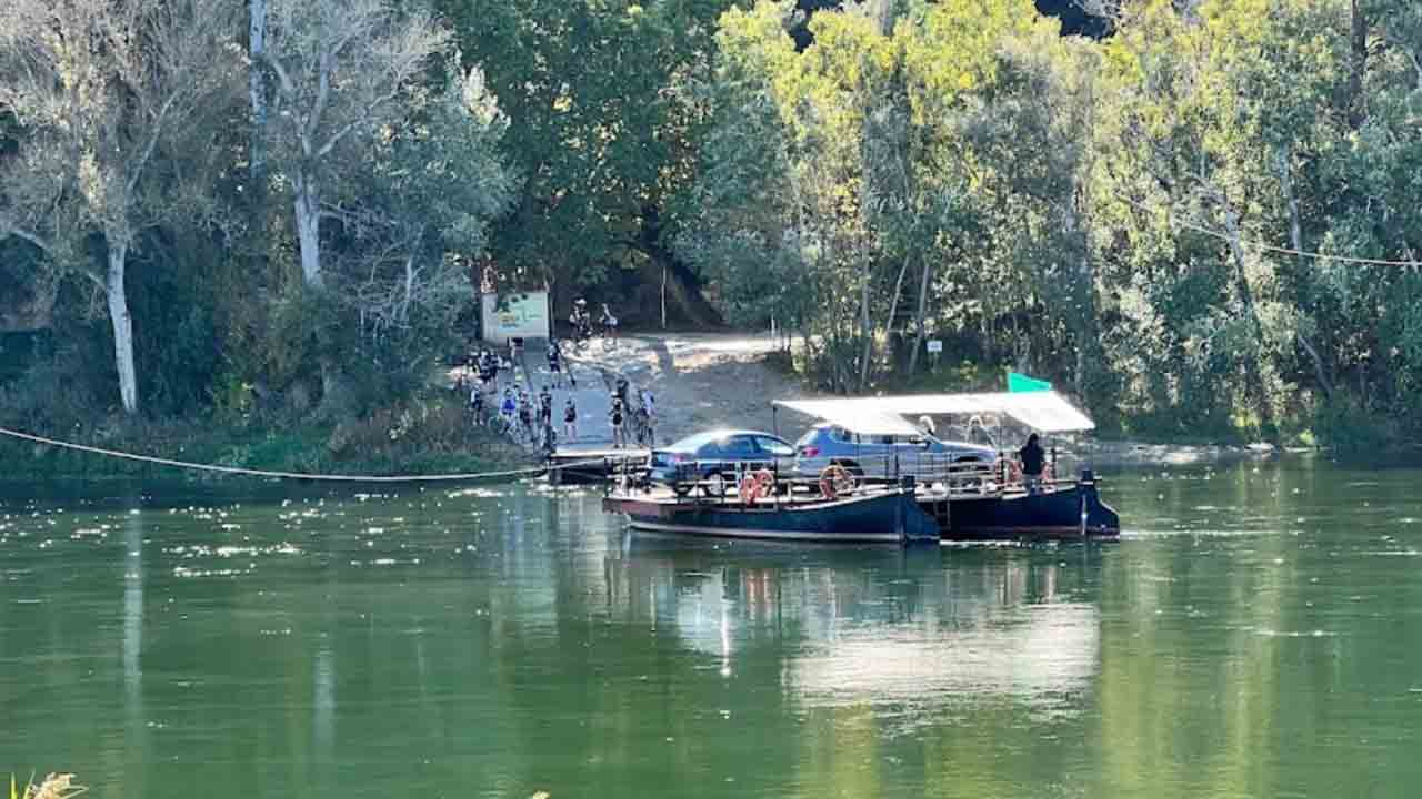 Encuentran un cadáver en un vehículo hundido en el río Ebro