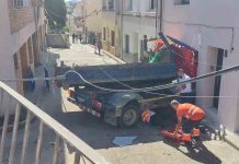 Un camión ha perdido los frenos estampándose contra una casa en La Roca del Vallès Un camión pierde los frenos y se estampa contra una casa en La Roca del Vallès