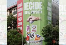 La Junta Electoral ordena a Vox retirar la lona que ataca la bandera LGTBI y la estelada La Junta Electoral ordena a Vox retirar la lona que ataca la bandera LGTBI y la estelada