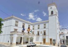 Mata a una mujer a puñaladas en plena calle en Dalías, Almería Mata a una mujer a puñaladas en plena calle en Dalías, Almería