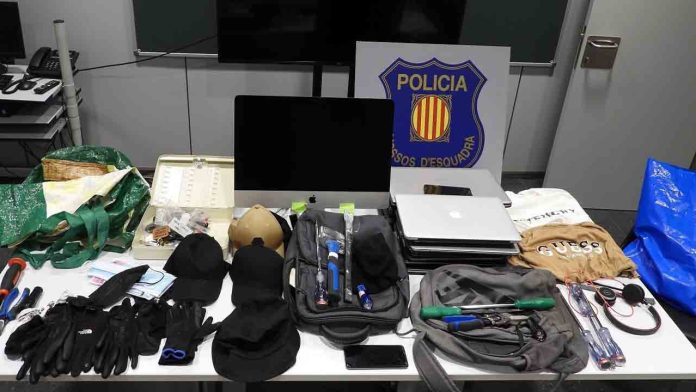 Cinco detenidos que robaban en empresas de Catalunya