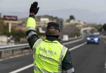 Sucesos | Detenidos en control de tráfico en Sevilla tras encontrar un kilo de droga en el coche Detenidos en control de tráfico en Sevilla tras encontrar un kilo de droga en el coche
