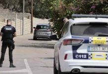 El ex policía atrincherado en Alzira mata a su exmujer y se suicida El ex policía atrincherado en Alzira mata a su exmujer y se suicida