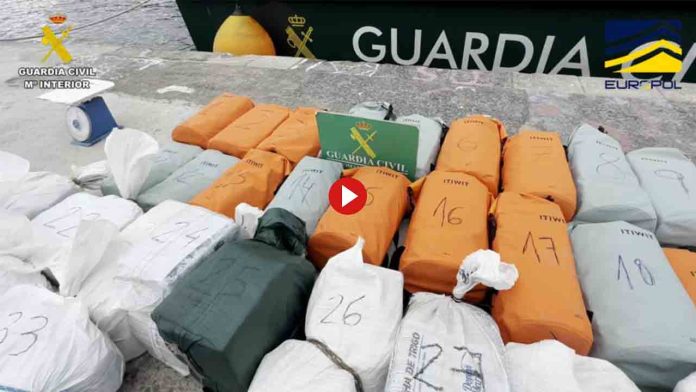 Interceptan un velero con 700 kilos de cocaína y destino a Canarias