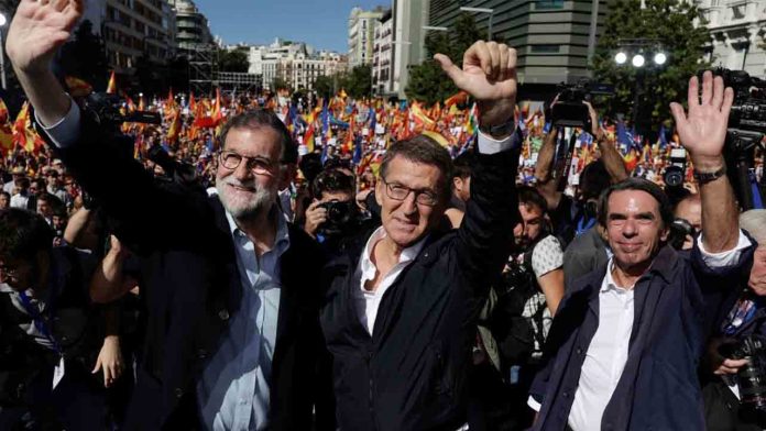 Feijóo asume la derrota junto a Rajoy y Aznar