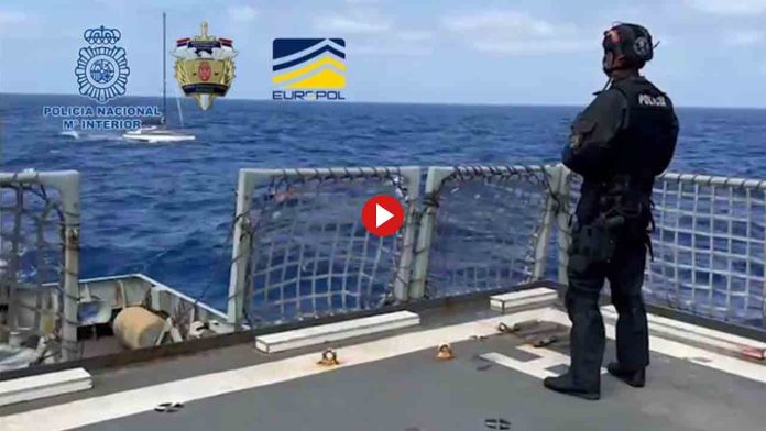 Interceptan un velero en alta mar con 2.700 kilos de cocaína