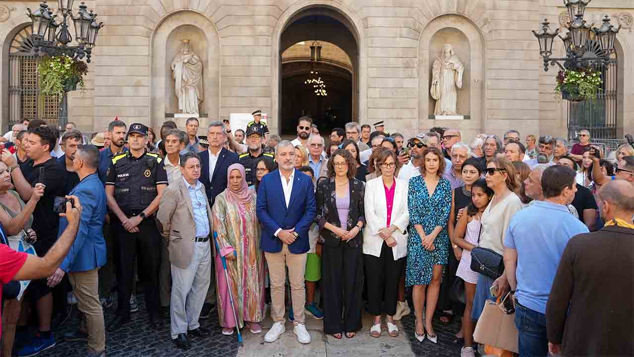 Un grupo boicotea el minuto de silencio por las víctimas de Marruecos en Barcelona