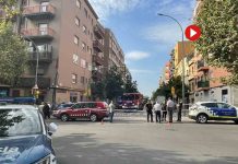 Un incendio en Mataró obliga a los vecinos a refugiarse en la azotea Un incendio en Mataró obliga a los vecinos a refugiarse en la azotea