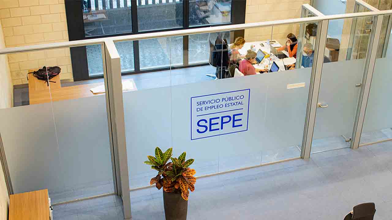 Detenidas 52 personas por el cobro ilegal de prestaciones del SEPE