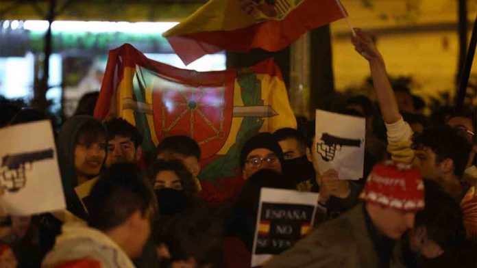 Simbología franquista en las protestas contra la amnistía en Pamplona