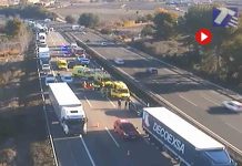 Colas en la AP-7 en Subirats por un accidente y en Vandellòs por dos camiones volcados Colas en la AP-7 en Subirats por un accidente y en Vandellòs por dos camiones volcados