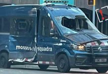 Seis mossos heridos, uno grave, tras chocar contra un taxi en Barcelona Seis mossos heridos, uno grave, tras chocar contra un taxi en Barcelona
