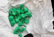 Tres hermanos detenidos por vender coca en un supermercado Tres hermanos detenidos por vender coca en un supermercado