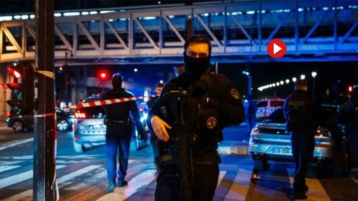 Un muerto y dos heridos en París en un ataque terrorista