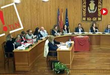 Una concejala de Vox simula un disparo a otra del PSPV que defendía la amnistía Una concejala de Vox simula un disparo a otra del PSPV que defendía la amnistía