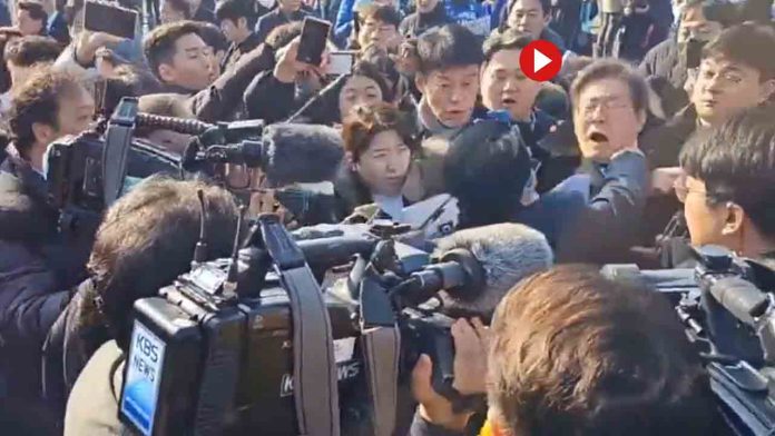 Apuñalan en el cuello al líder de la oposición en Corea del Sur