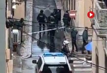 Detenido el hombre atrincherado en su casa de Sóller armado con un cuchillo Detenido el hombre atrincherado en su casa de Sóller armado con un cuchillo