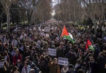 Miles de personas se manifiestan contra Israel por el genocidio en Palestina Miles de personas se manifiestan contra Israel por el genocidio en Palestina