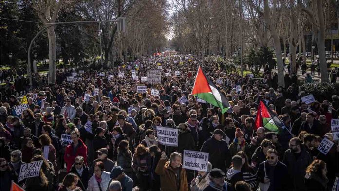 Miles de personas se manifiestan contra Israel por el genocidio en Palestina