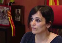 La alcaldesa de Ripoll de ultraderecha comienza a empadronar a inmigrantes El Gobierno da veinte días a la alcaldesa de Ripoll para que informe sobre el padrón