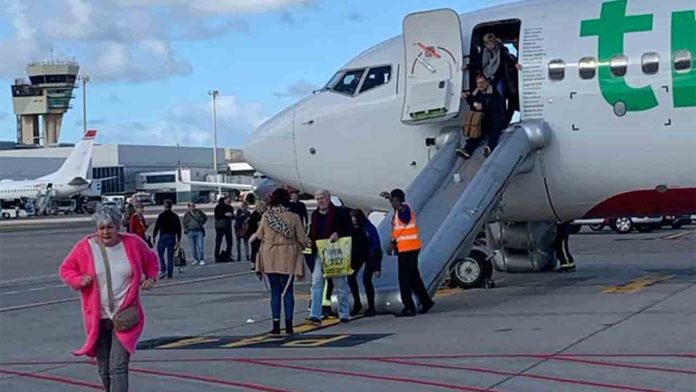 Un vuelo de Transavia aterriza de emergencia en Gran Canaria por un incendio